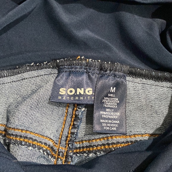 S.O.N.G Maternity Curvy Shorts Size Medium - Picture 6 of 6